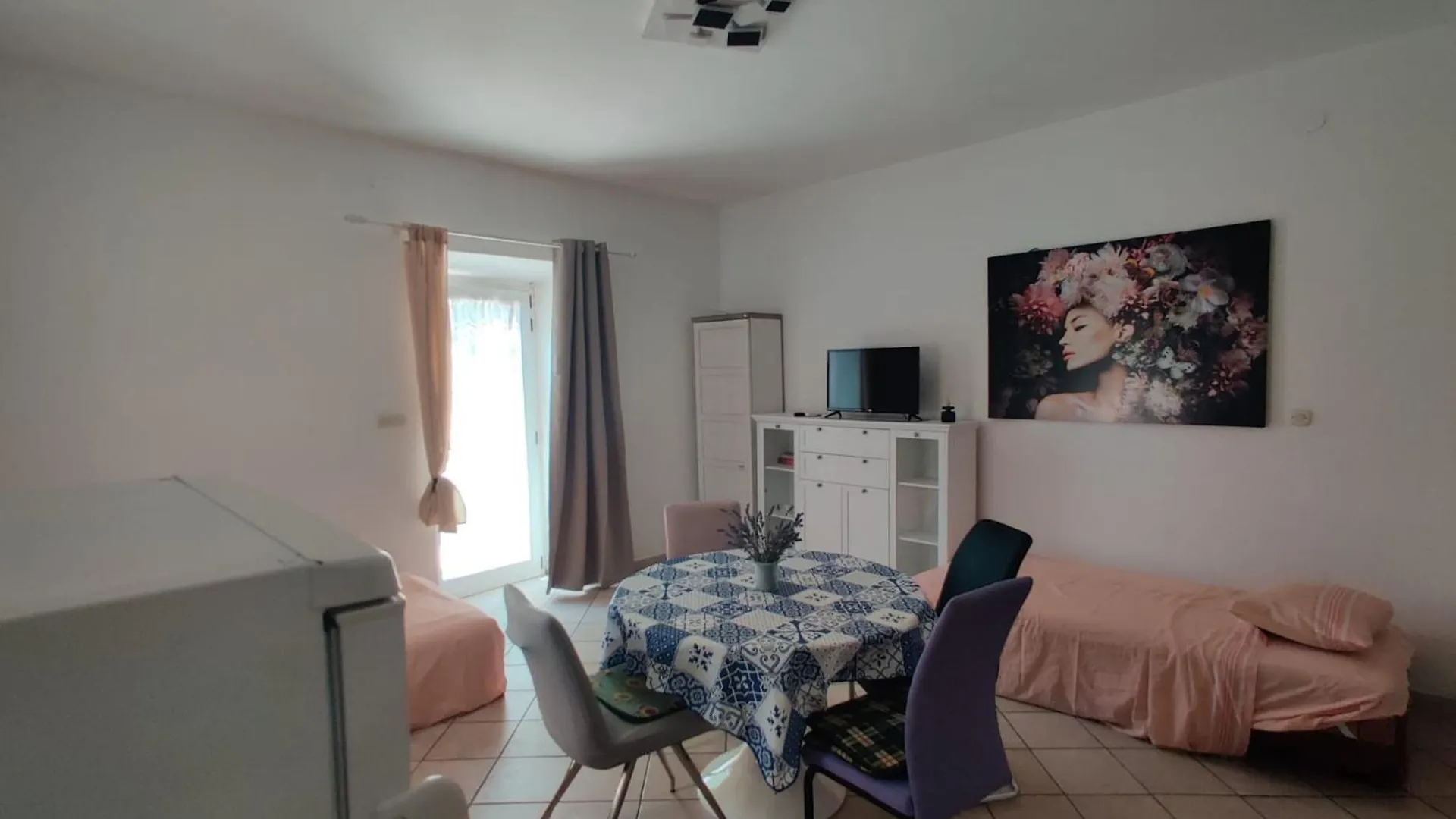 Apartments Pula With Private Parking Self Check In 0*,